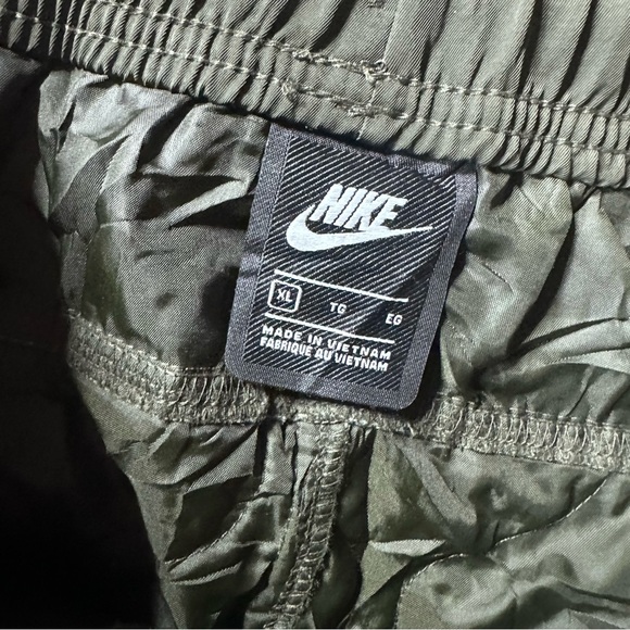 Nike Sportswear Green Sherpa Jogger Pants - Picture 4 of 6